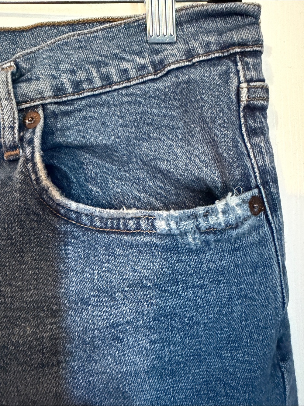 Agolde Riley Cropped Jeans - Picture 4 of 9